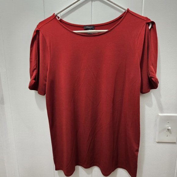 Bundle Of Ann Taylor Cut Out Sleeve/Shoulder Tops in Wine and Black Size Medium - Picture 2 of 15